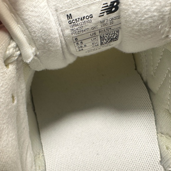 New Balance Beige 574 Boys Sneakers Size 6 - Picture 8 of 10
